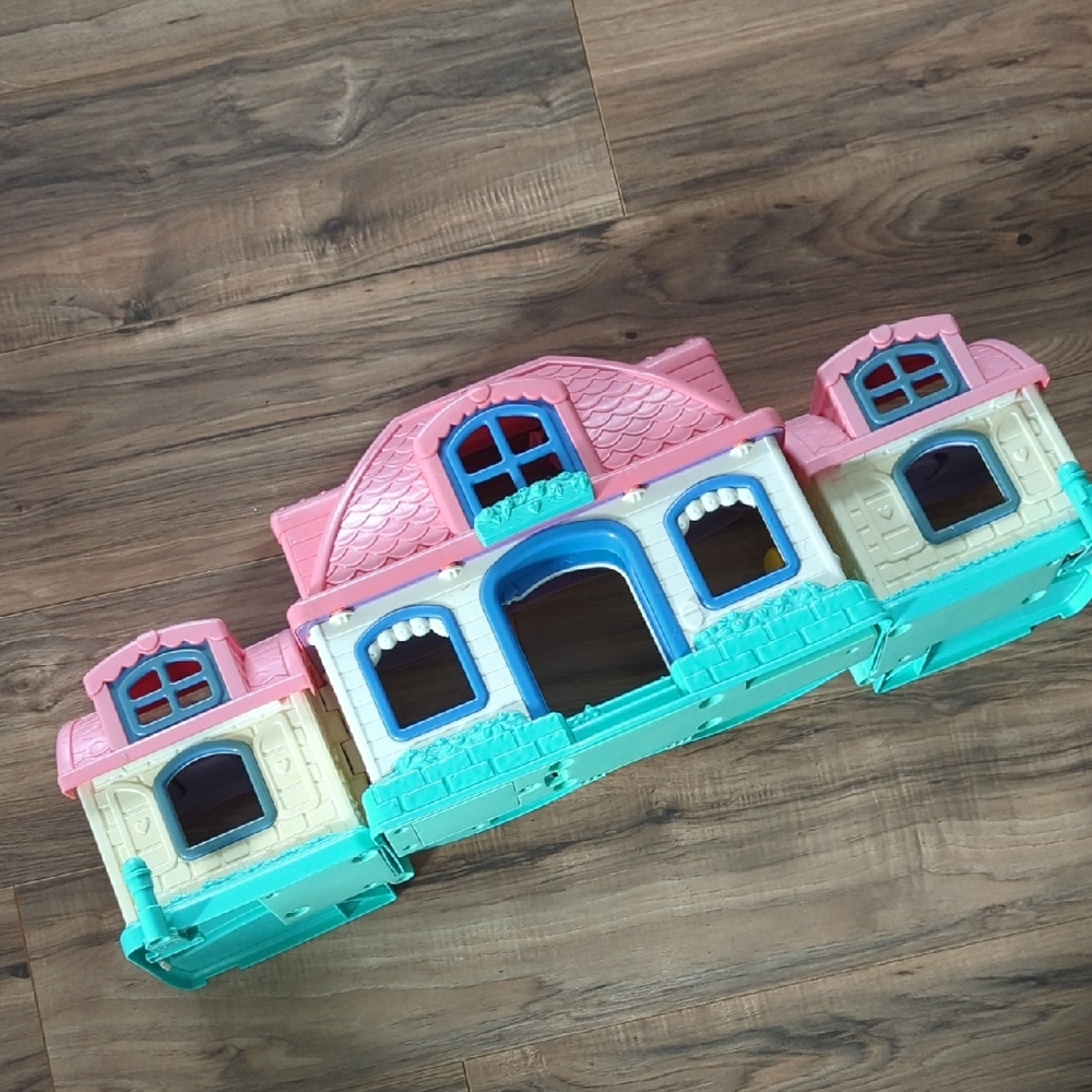 Fisher-Price Little people sweet sounds dollhouse. house only .